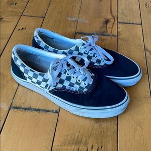 Vans men’s 9.5 checkered and suede tie up